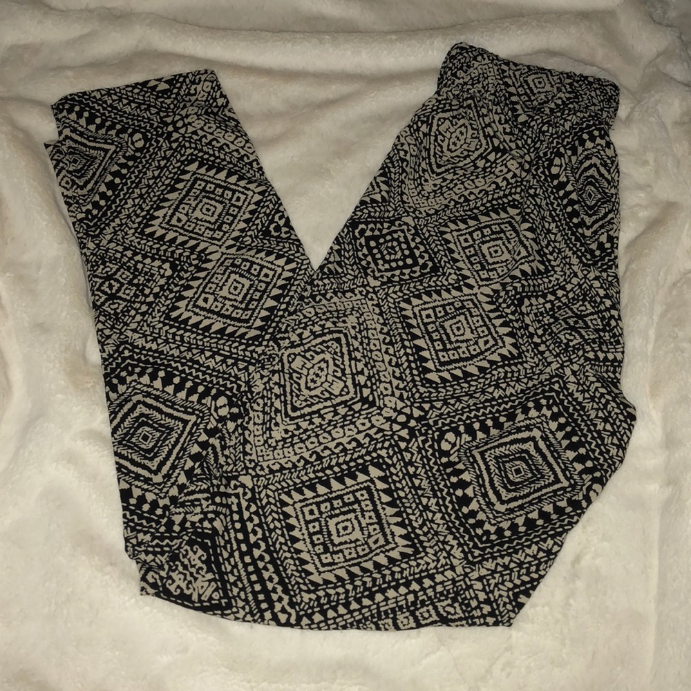 Pants with pattern print